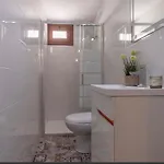 Lets Holidays Centric House With Parking בית נופש