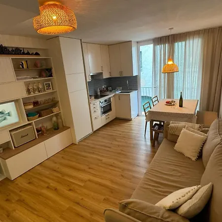 Ferienhaus Lets Holidays Centric House With Parking