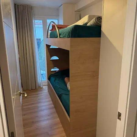 Ferienhaus Lets Holidays Centric House With Parking